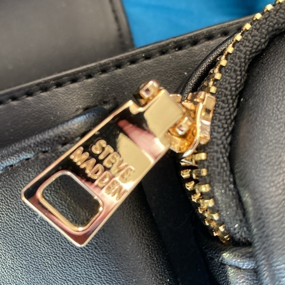 Steve Madden Black gold adjustable removable strap  Blexxy Crossbody Bag Purse - Picture 10 of 11